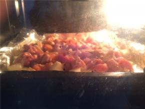 入220度的烤箱，中层上下火烤30分钟