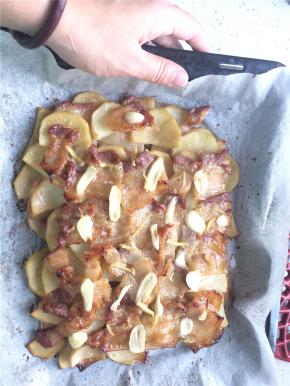 入预热200度的烤箱中层烤20分钟即可