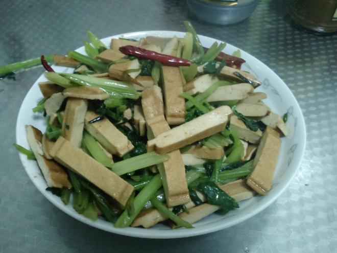 小芹菜炒豆干