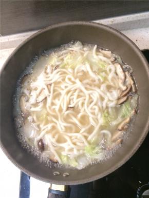 根据个人喜好加生抽或陈醋调味即可出锅