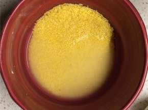 小米提前一晚用清水浸泡