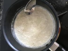 .加入醪糟，不停搅拌