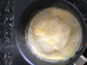 转中火，鸡蛋花浮上来后即可关火