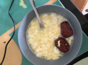 加两颗红枣点缀一下，完成