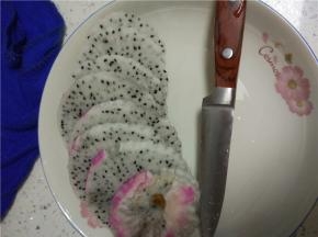 火龙果一个去皮切片