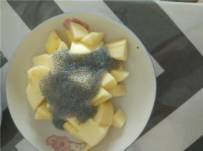 加入适量泡开的明列子