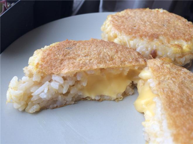 芝心肉松饭团烧