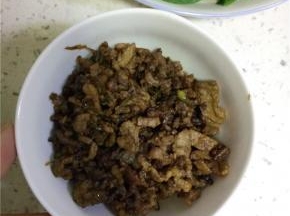 准备肉酱适量