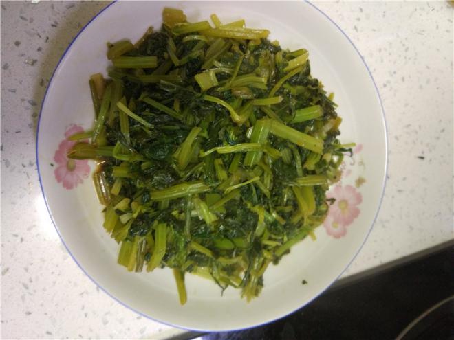 清炒芹菜叶