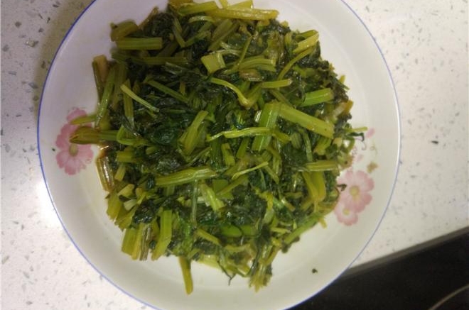 清炒芹菜叶