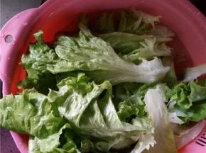 生菜洗净控干水分备用