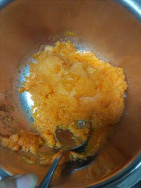 放入料理机加入少量的水打成泥