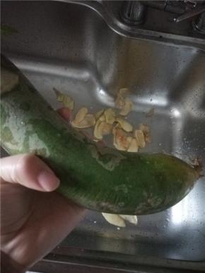 青萝卜清洗干净,去皮