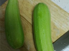 西葫芦洗净