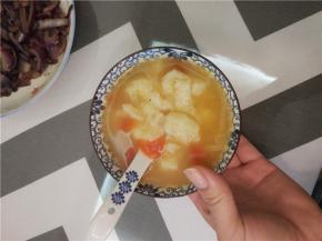 等到锅内面鱼全都浮起之后就是熟了关火出锅