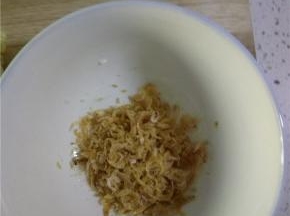 虾皮洗净备用