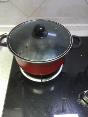 大火煮10分钟左右,千万别煮老了,老了咬不动