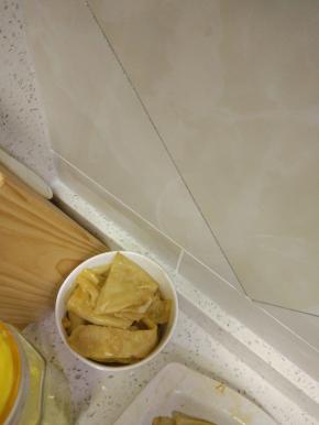 蒸饼掰小块备用