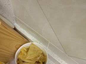 蒸饼掰小块备用