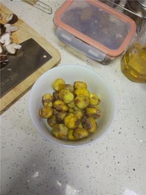 蒸好的栗子出去里面的软膜