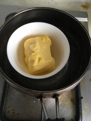 黄油隔着水煮化