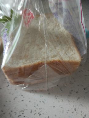 全麦面包两片备用