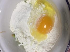 碗里打个鸡蛋