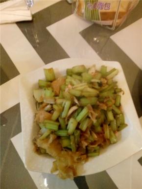 全程大火，三分钟左右，拌匀出锅