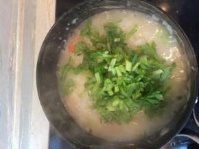 最后加入芹菜，加入盐