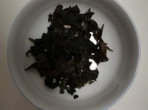 胡萝卜木耳切丝