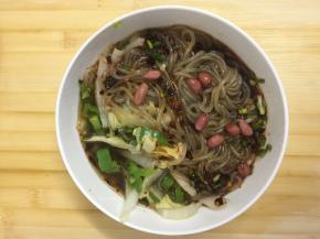 搅拌均匀后，放入少许花生米，完成