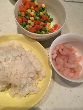 原料除熟米饭外，洗净备用