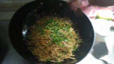 最后加入酱油、盐、味精葱花