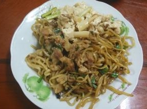 出锅盛盘即可，再放上之前的豆腐盒肉丝