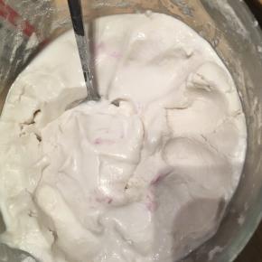 糯米粉以此加入水、糖粉、油，拌匀