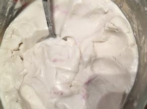 糯米粉以此加入水、糖粉、油，拌匀