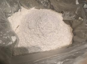 将高筋面粉、全麦面粉、盐、干酵母倒入保鲜袋内混合