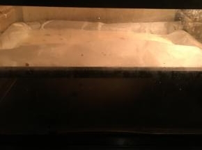 烤箱预热到170度后，放入烤盘，上下火，中层，20分钟左右，