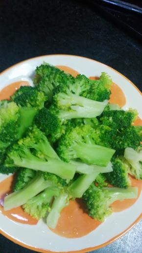 西兰花焯水备用