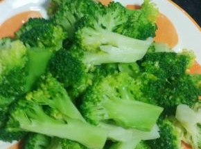 西兰花焯水备用