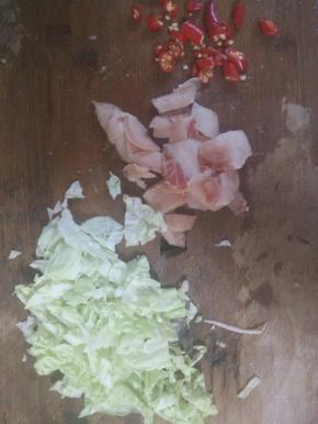 猪肉、辣椒，肉、辣椒切好
