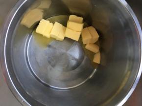 黄油切成小块室温软化