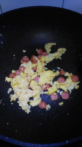 倒入娃娃菜翻炒