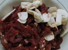 牛肉用料酒腌制如图