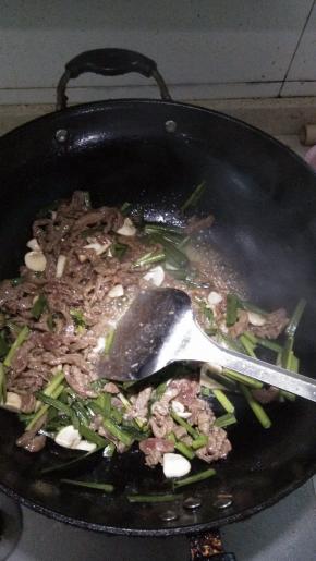 10分钟后加入盐、味精，