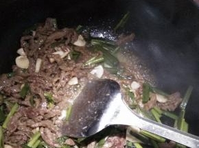 10分钟后加入盐、味精，