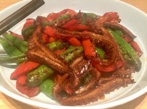 炒至汁水烧干后即可出锅