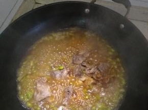 炖半小时后出锅盛盘即可