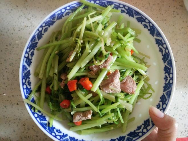 芹菜炒肉