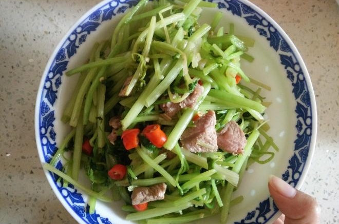 芹菜炒肉